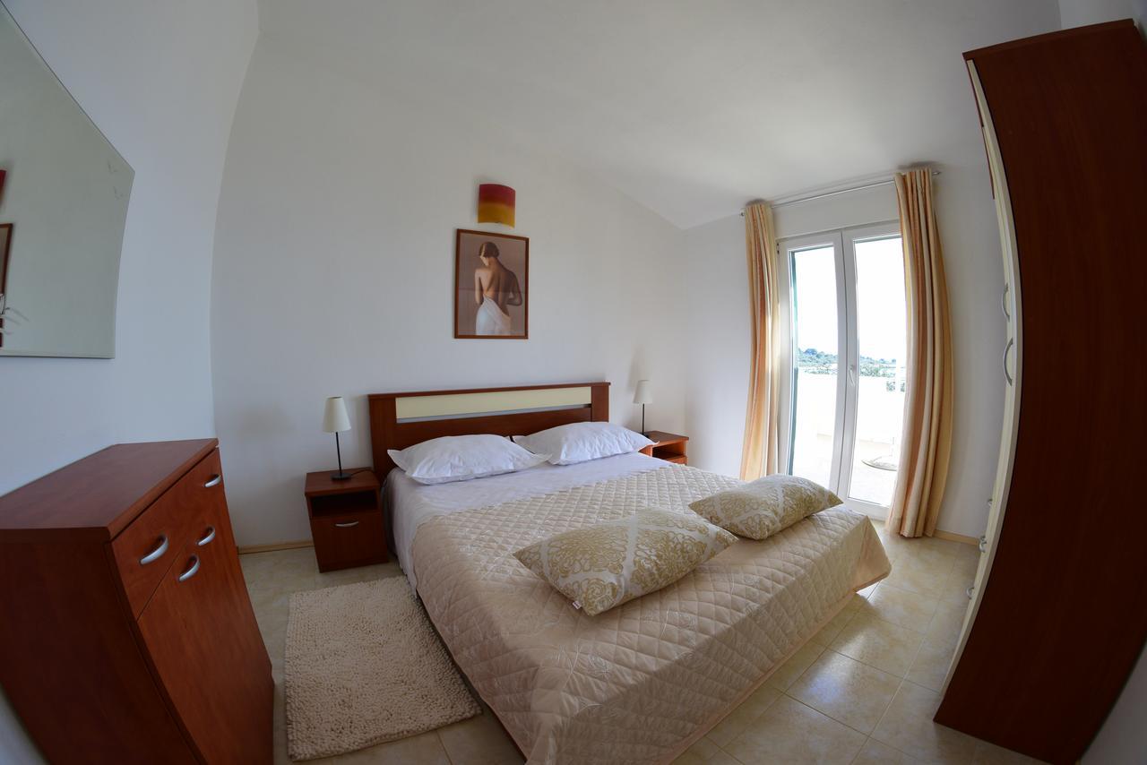 Apartment Ivica มาลี เดอร์เวนิค ภายนอก รูปภาพ