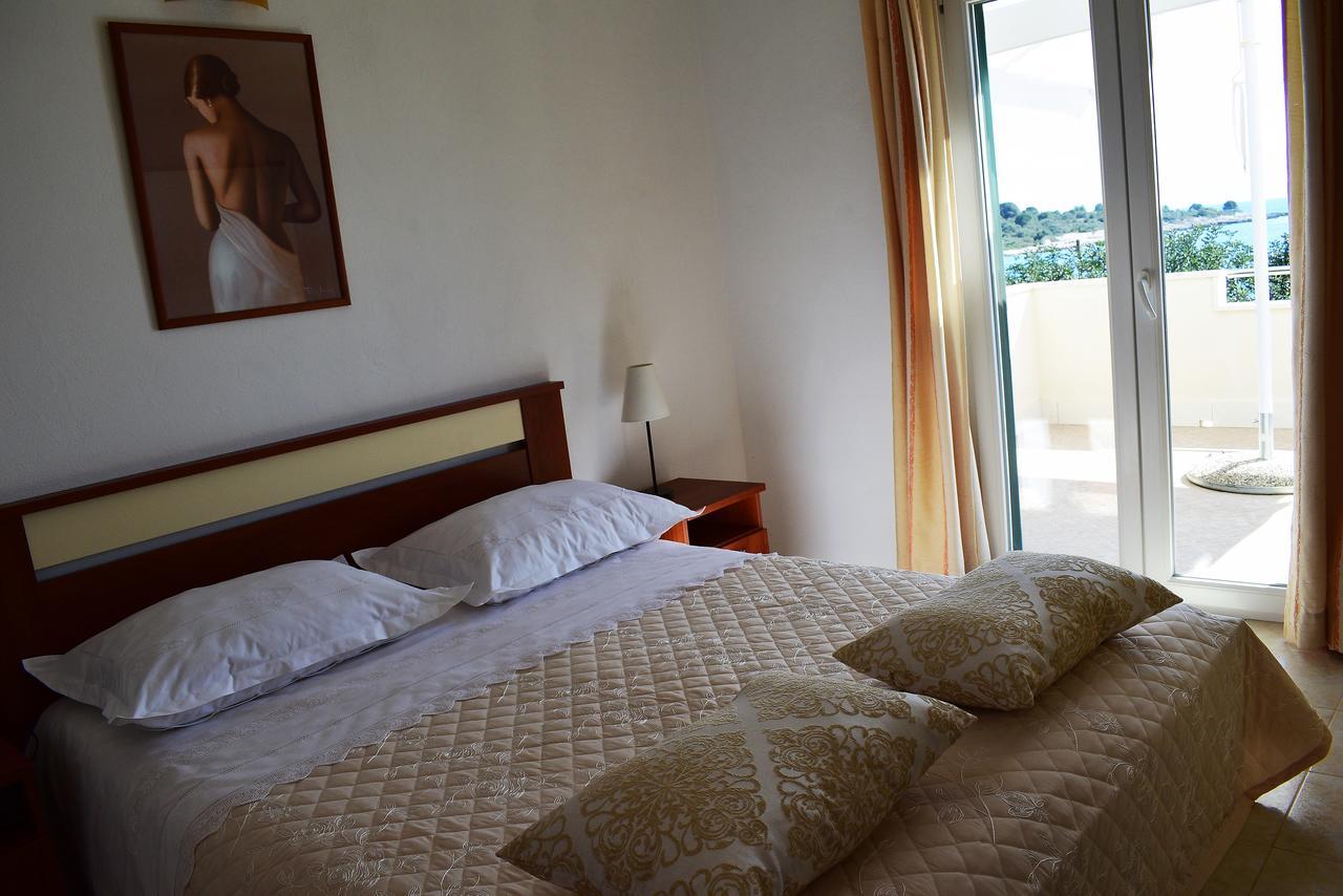 Apartment Ivica มาลี เดอร์เวนิค ภายนอก รูปภาพ